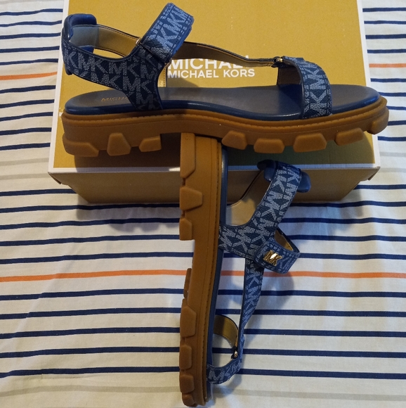 Michael Kors Ridley Lug Sole Sandals - Picture 12 of 16